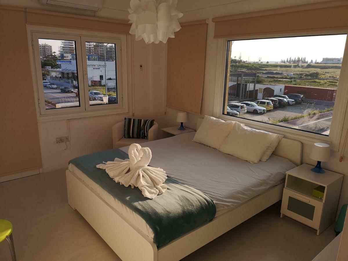 Bettys 1br seafront apt Lárnaca Exterior foto